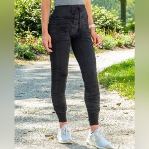 Agogie Resistance 20+ Ruched Cross-Fit Black Leggings Pants Women's Size Medium